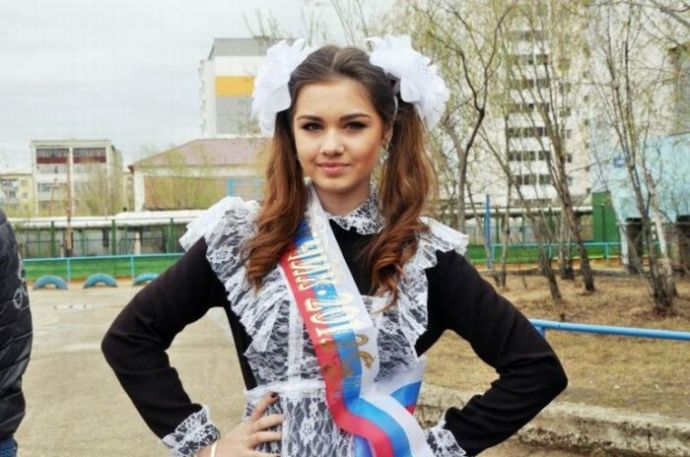 Выпускницы на экране монитора