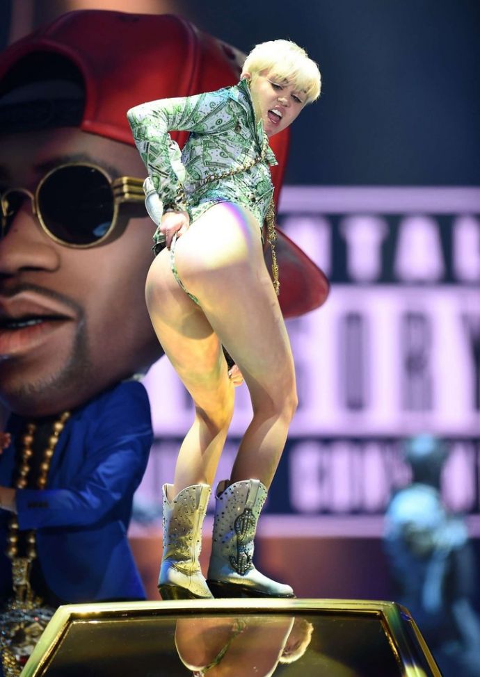 Выступление Майли Сайрус в Лондоне