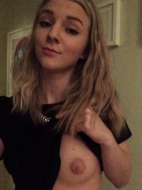 В Исландии женщины оголяют грудь в знак протеста против неравенства. НЮ В Исландии женщины оголяют грудь в знак протеста против неравенства. НЮ