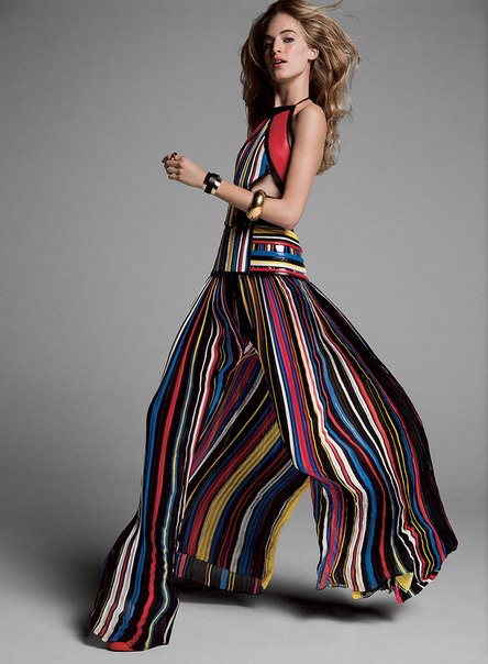 Vanessa Axente, Adriana Lima, Karmen Pedaru, Cameron