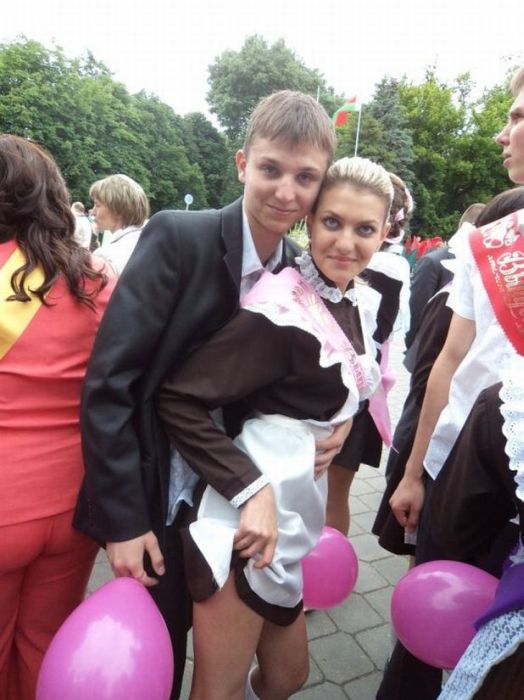 Выпускницы на экране монитора Выпускницы на экране монитора