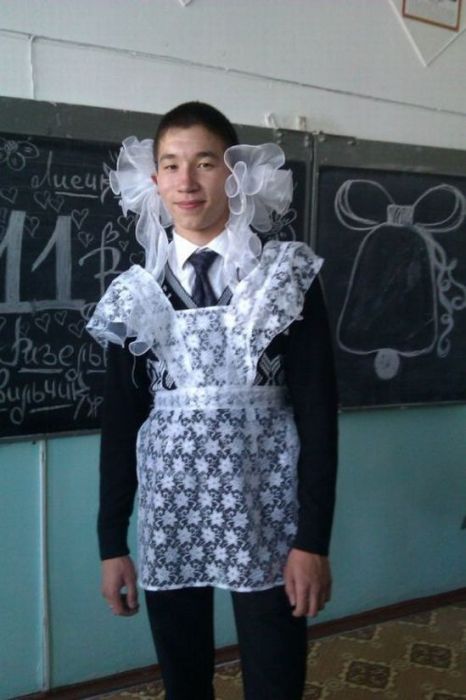 Выпускницы на экране монитора Выпускницы на экране монитора