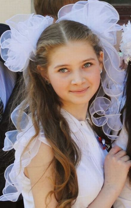 Выпускницы на экране монитора Выпускницы на экране монитора