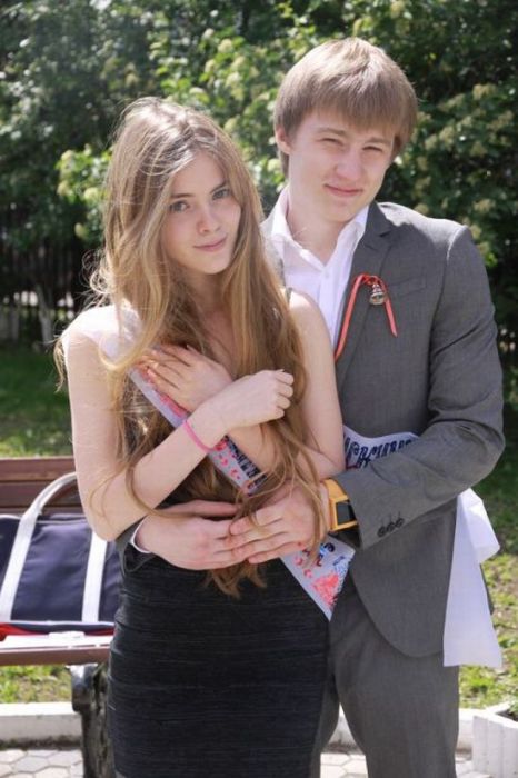 Выпускницы на экране монитора Выпускницы на экране монитора