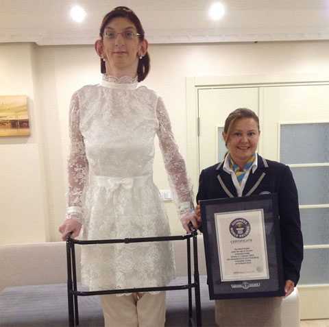 11-классница из Турции стала самой высокой девушкой на планете