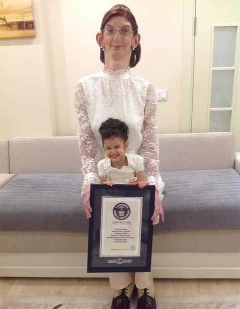 11-классница из Турции стала самой высокой девушкой на планете