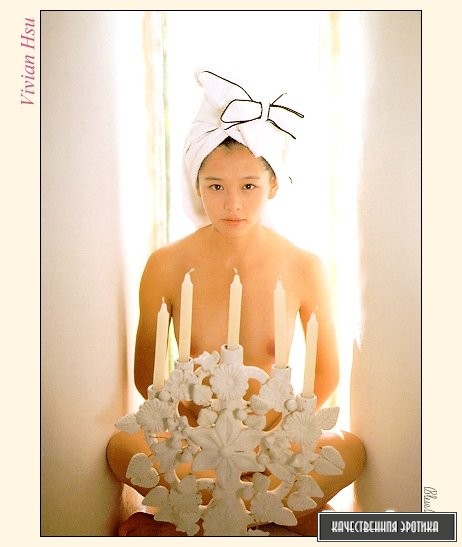 Азиатка моется в душе Азиатка моется в душе