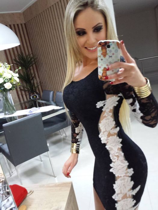 Бразильская футбольная фанатка Бразильская футбольная фанатка