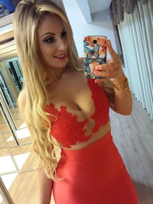 Бразильская футбольная фанатка Бразильская футбольная фанатка