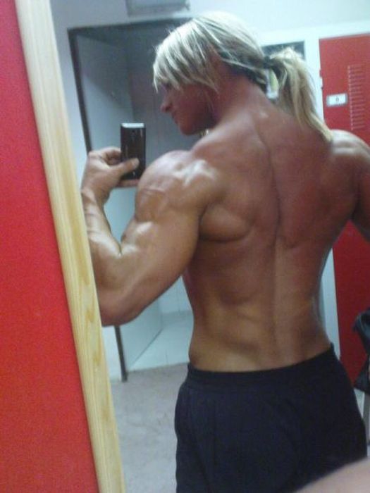 Девушка-бодибилдер Девушка-бодибилдер