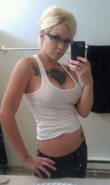 Девушки, которые не любят носить бюстгальтеры