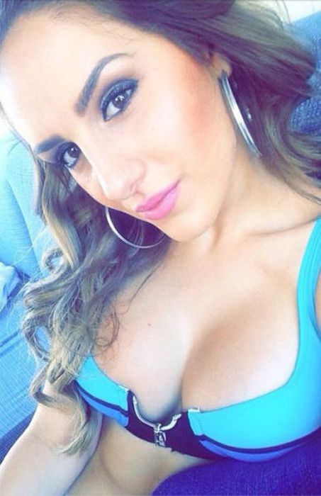 Девушки с внушительным размером титек