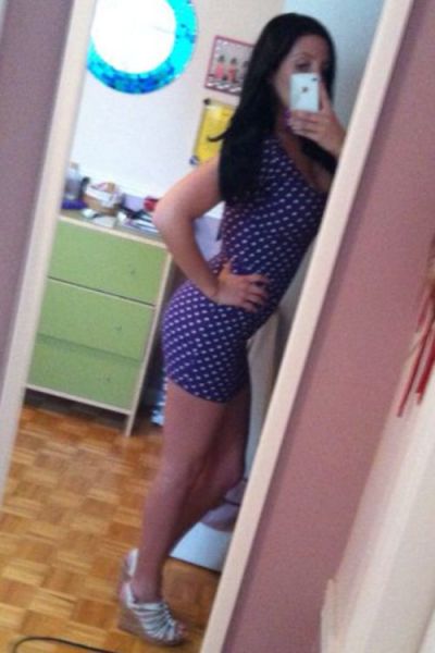 Девушки в откровенных платьях Девушки в откровенных платьях