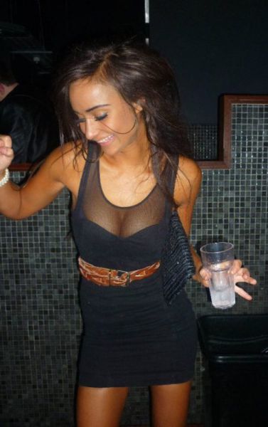 Девушки в откровенных платьях Девушки в откровенных платьях