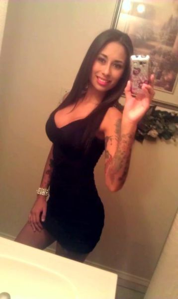 Девушки в откровенных платьях Девушки в откровенных платьях