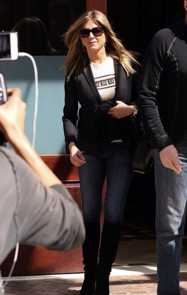 Дженнифер Энистон в Нью-Йорке - 29 апреля