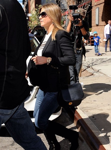 Дженнифер Энистон в Нью-Йорке - 29 апреля