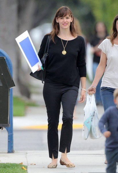 Дженнифер Гарнер в Санта Монике - 28 мая