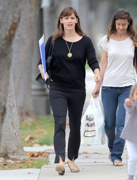 Дженнифер Гарнер в Санта Монике - 28 мая