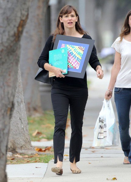 Дженнифер Гарнер в Санта Монике - 28 мая