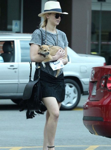 Дженнифер Лоуренс в Беверли Хиллз - 16 мая