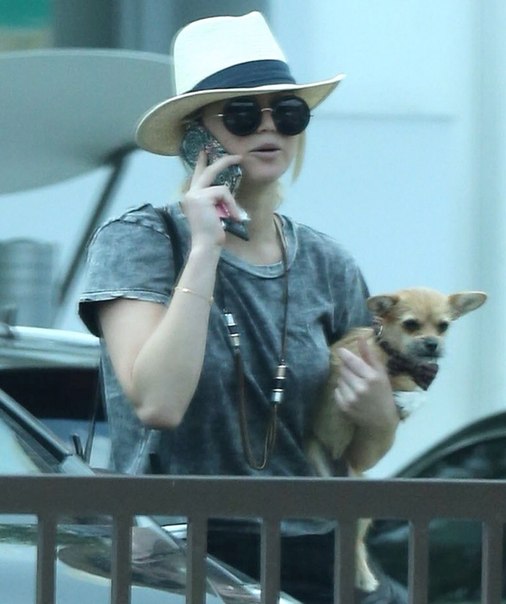 Дженнифер Лоуренс в Беверли Хиллз - 16 мая