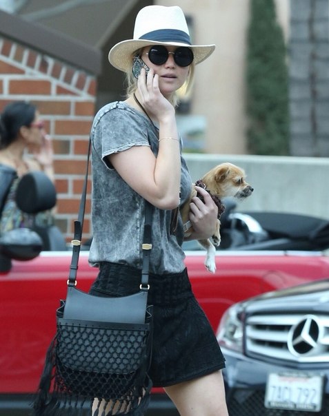 Дженнифер Лоуренс в Беверли Хиллз - 16 мая