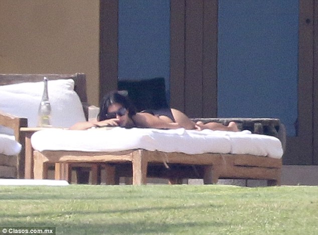 Ким Кардашьян на отдыхе в Мексике Ким Кардашьян на отдыхе в Мексике