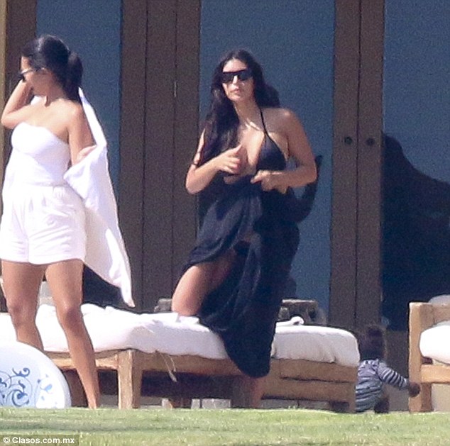 Ким Кардашьян на отдыхе в Мексике Ким Кардашьян на отдыхе в Мексике