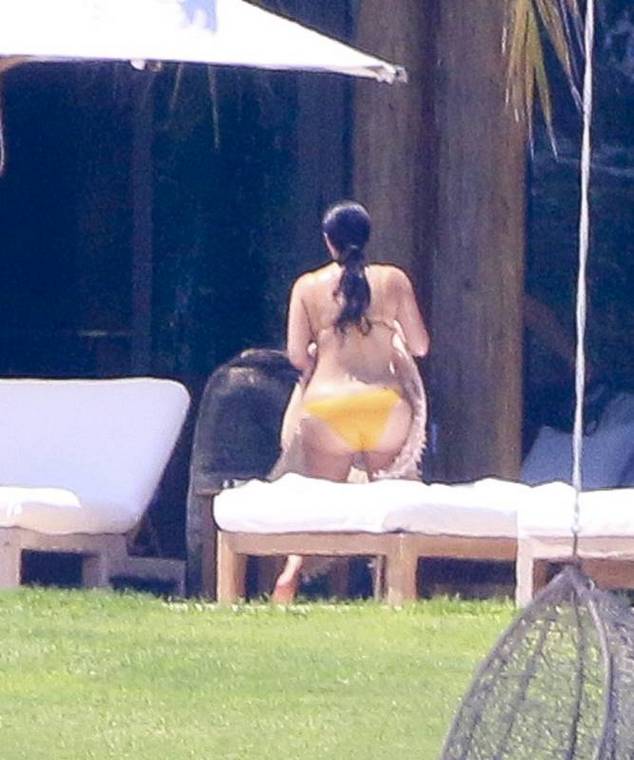 Ким Кардашьян на отдыхе в Мексике Ким Кардашьян на отдыхе в Мексике