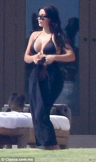 Ким Кардашьян на отдыхе в Мексике Ким Кардашьян на отдыхе в Мексике