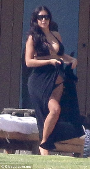 Ким Кардашьян на отдыхе в Мексике Ким Кардашьян на отдыхе в Мексике