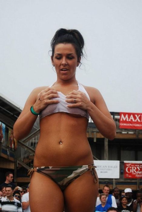 Конкурс мокрых футболок