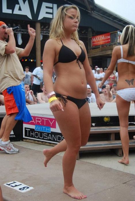 Конкурс мокрых футболок