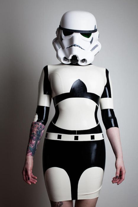 Косплей в костюмах из латекса