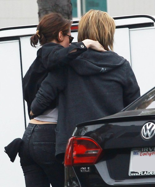 Кристен Стюарт с друзьями в ЛА - 25 мая