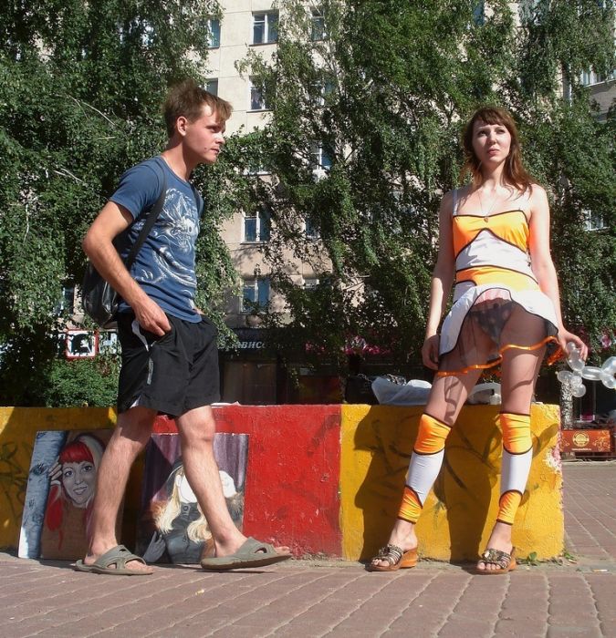 Легкий ветерок и девушки в мини юбках Легкий ветерок и девушки в мини юбках