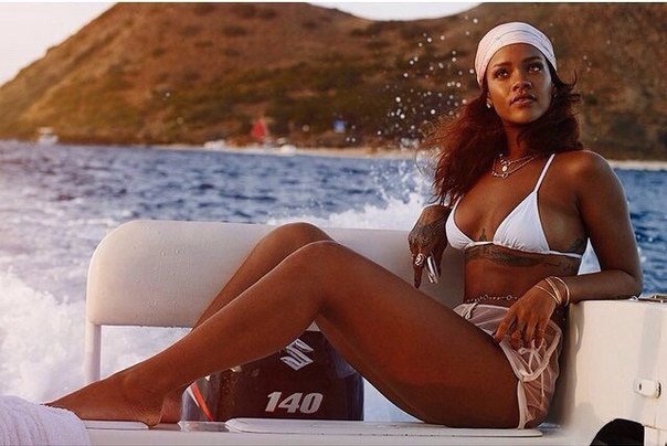 Новые фото Рианны с отдыха на Гавайях