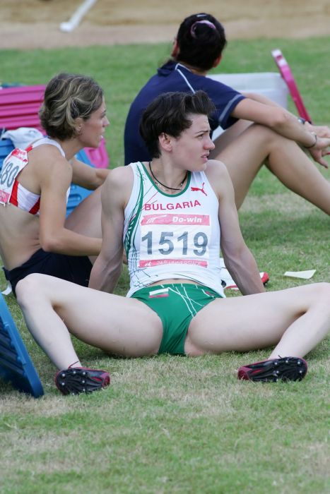 Откровенные позы симпатичных спортсменок