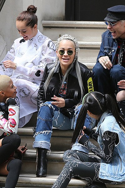 Рита Ора на съемках клипа на песню "Poison"