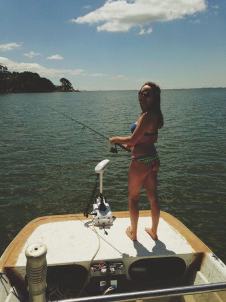 Рыбачим с девчонками!