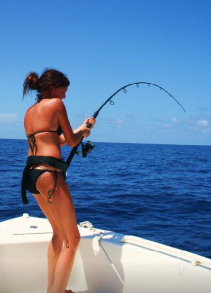 Рыбачим с девчонками!