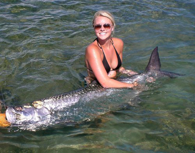 Рыбачим с девчонками!