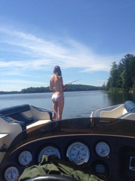 Рыбачим с девчонками!