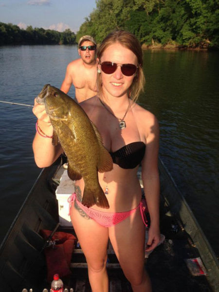 Рыбачим с девчонками!