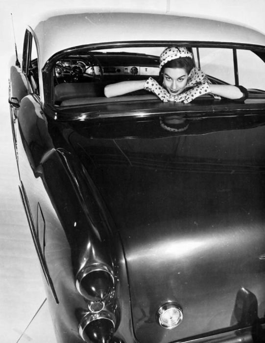 Сексуальные девушки и ретро автомобили