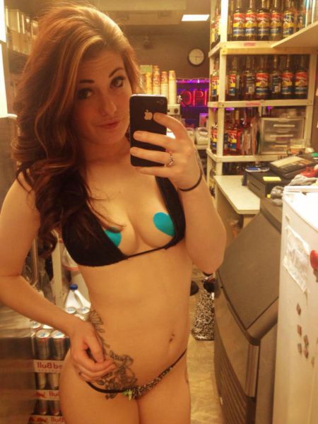 Сексуальные официантки в одной кофейне Сексуальные официантки в одной кофейне