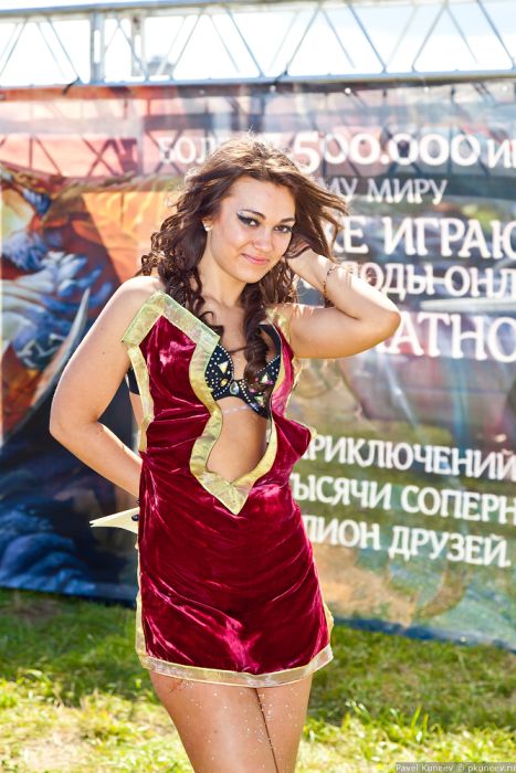 Симпатичные девушки с фестиваля Автоэкзотика Симпатичные девушки с фестиваля Автоэкзотика