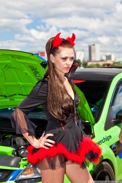 Симпатичные девушки с фестиваля Автоэкзотика Симпатичные девушки с фестиваля Автоэкзотика