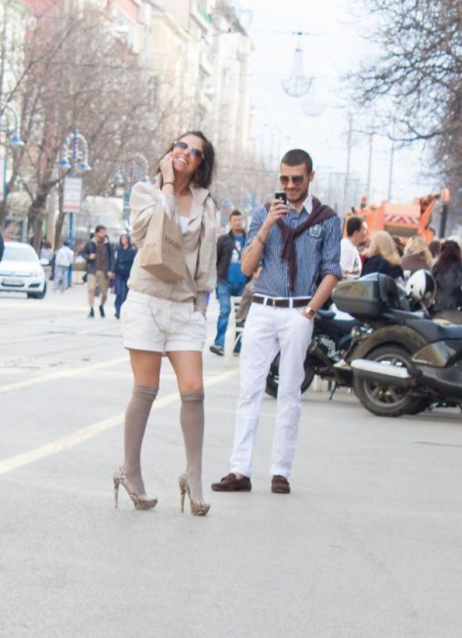 Симпатичные девушки в коротких юбках